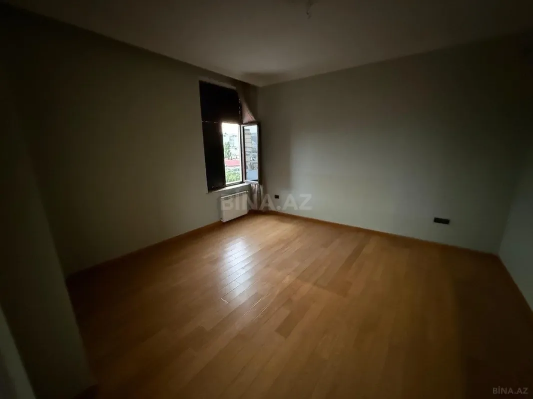 Satılır 3 otaqlı mənzil 138 m²