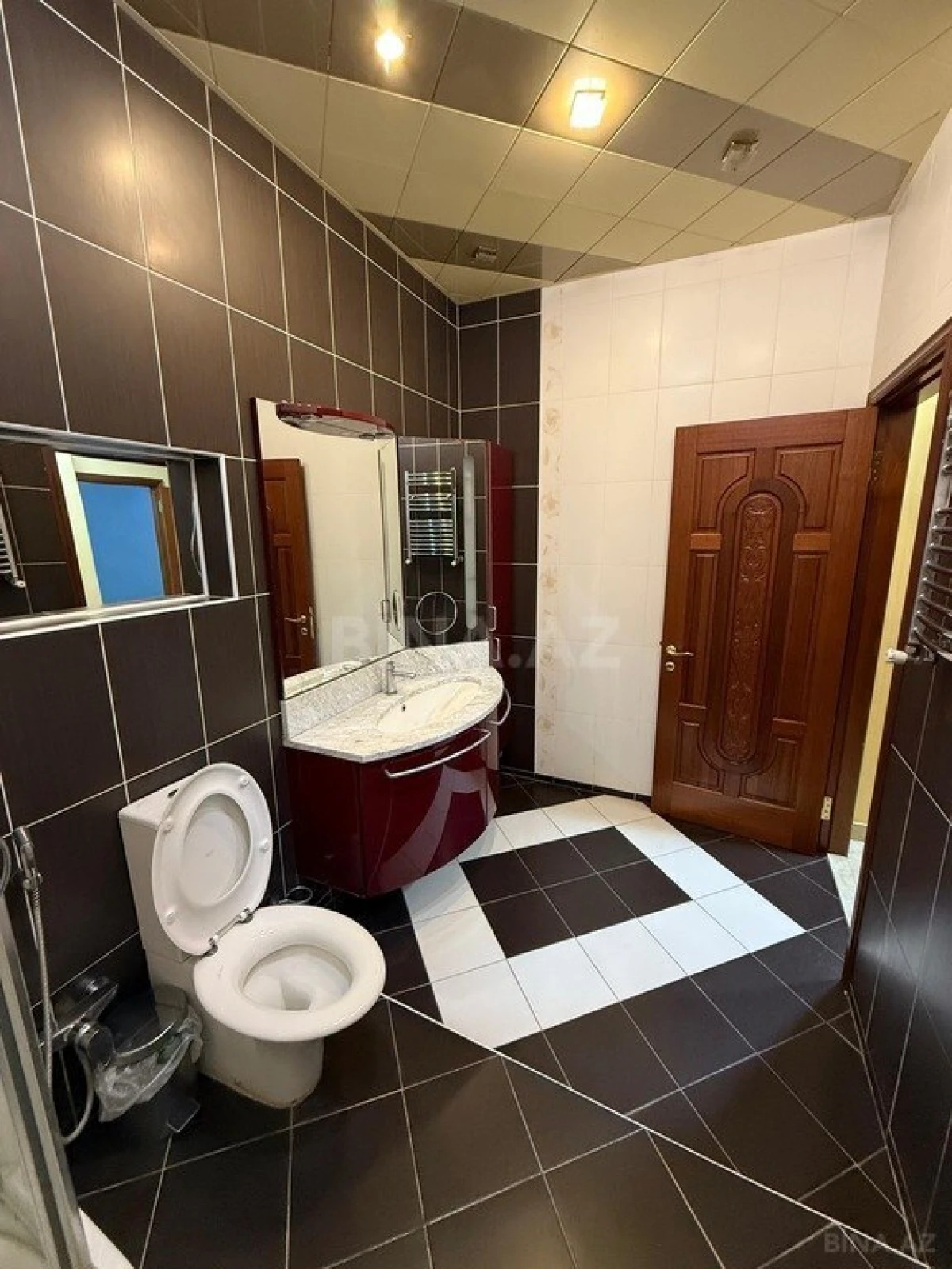 Satılır 3 otaqlı mənzil 138 m²