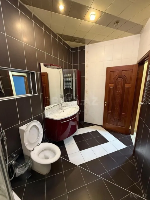 Satılır 3 otaqlı mənzil 138 m²