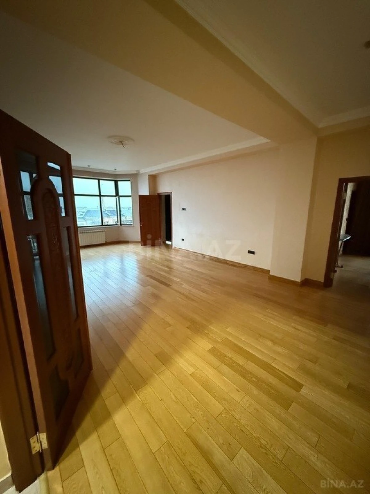 Satılır 3 otaqlı mənzil 138 m²