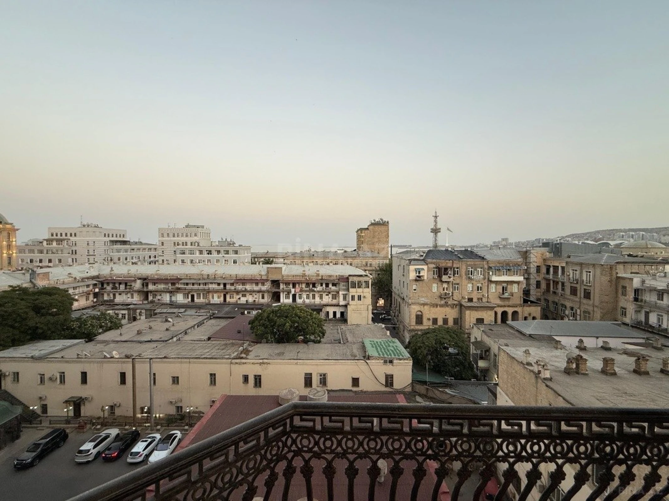 Satılır 3 otaqlı mənzil 138 m²