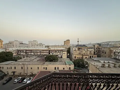 Satılır 3 otaqlı mənzil 138 m²