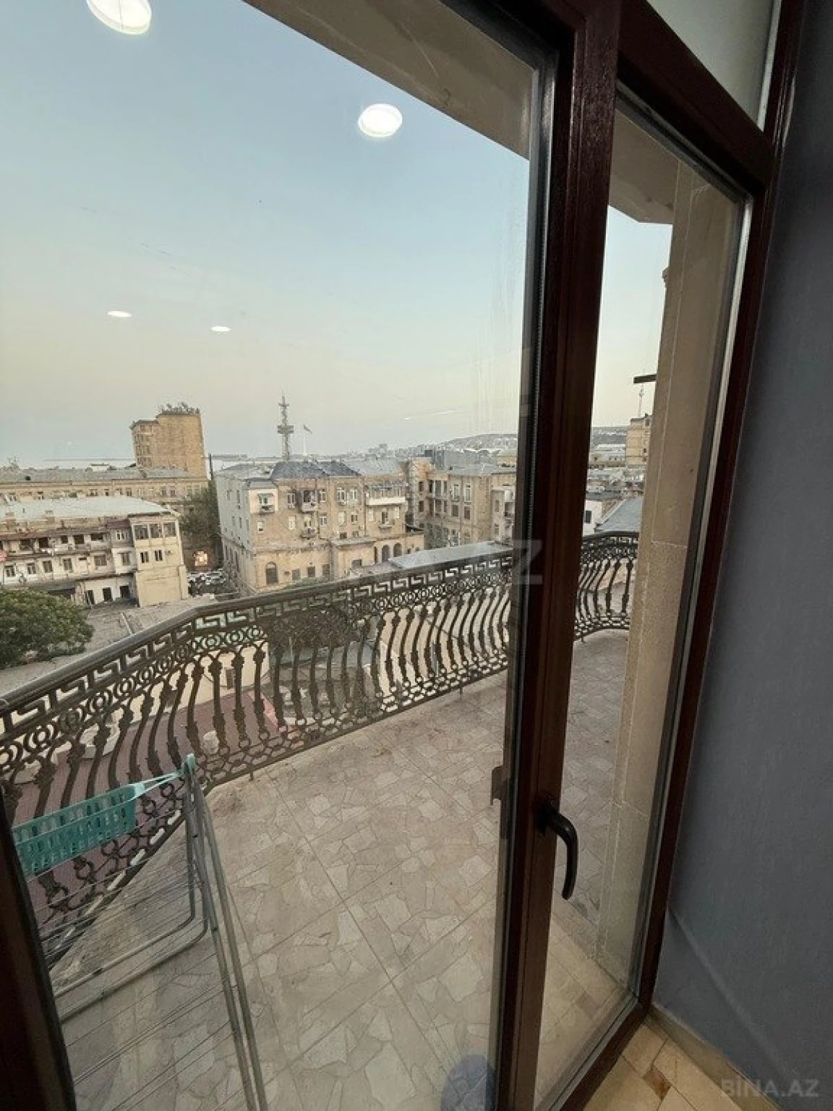 Satılır 3 otaqlı mənzil 138 m²