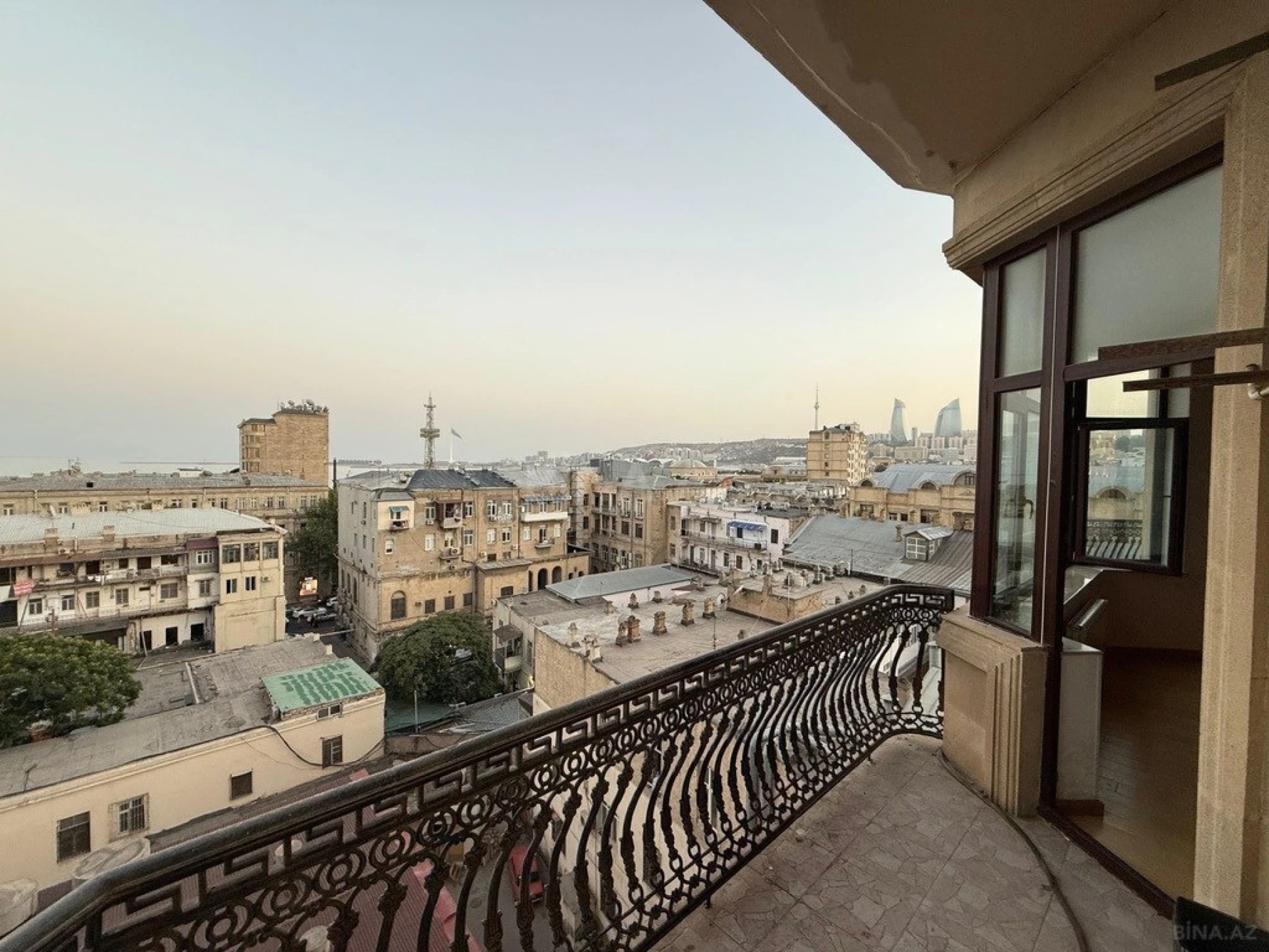 Satılır 3 otaqlı mənzil 138 m²