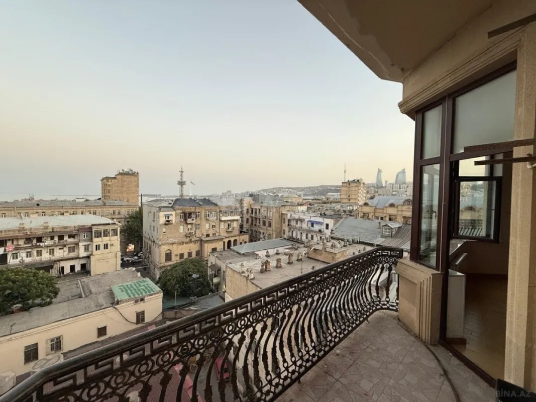 Satılır 3 otaqlı mənzil 138 m²