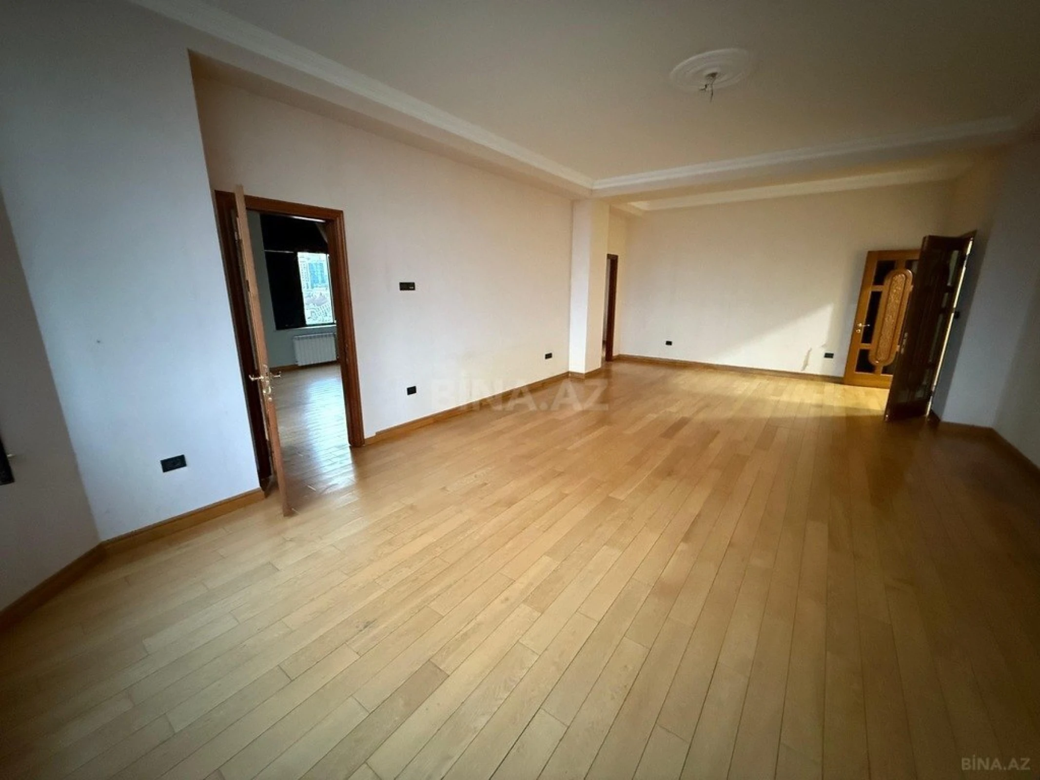 Satılır 3 otaqlı mənzil 138 m²
