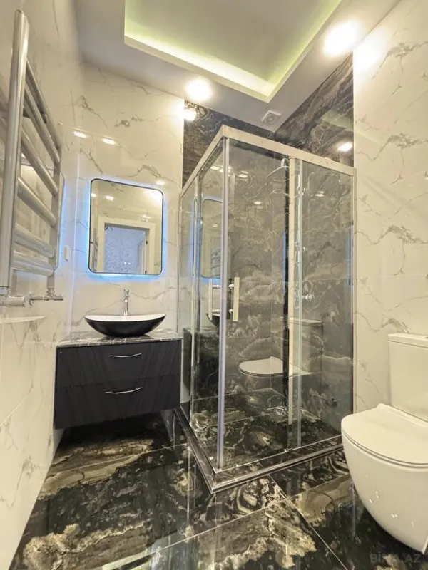 Satılır 5 otaqlı həyət evi 240 m²