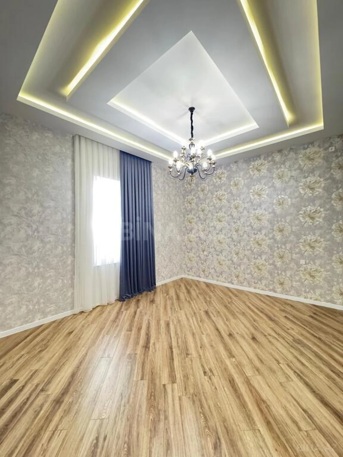 Satılır 5 otaqlı həyət evi 240 m²