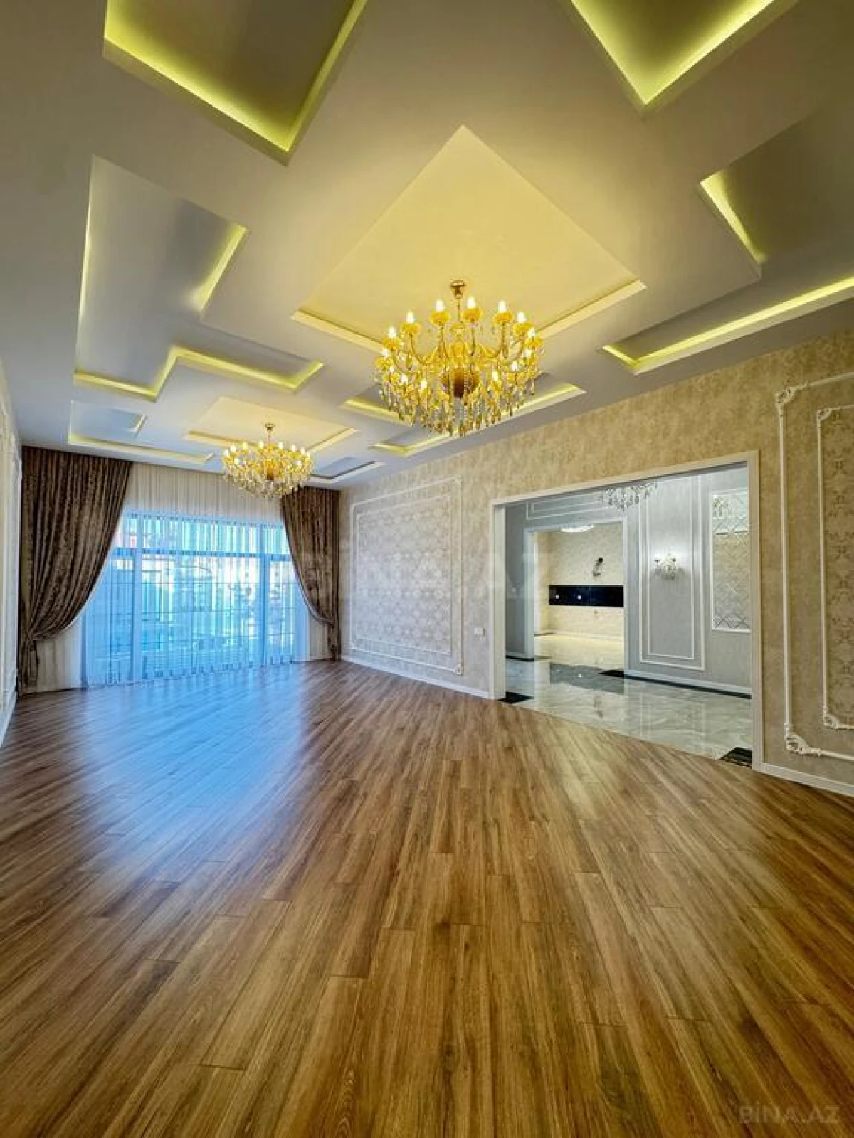 Satılır 5 otaqlı həyət evi 240 m²