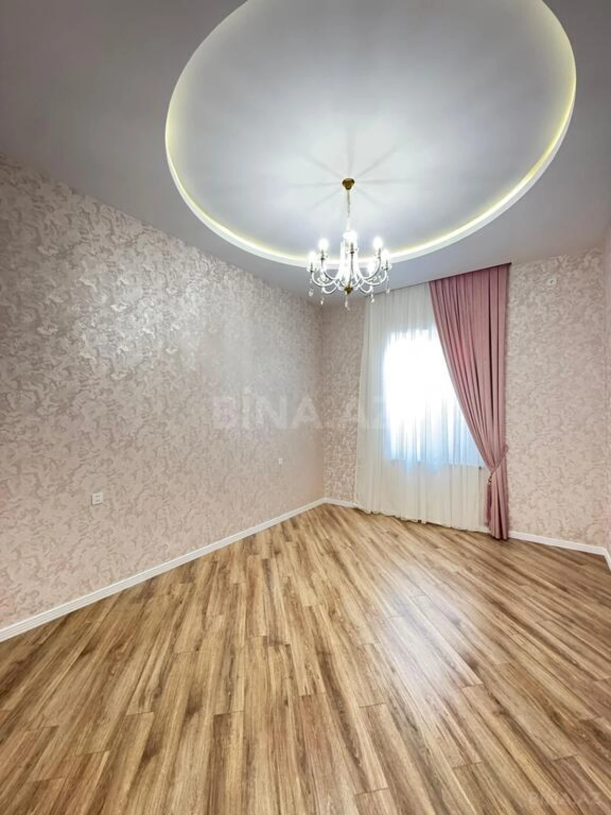 Satılır 5 otaqlı həyət evi 240 m²