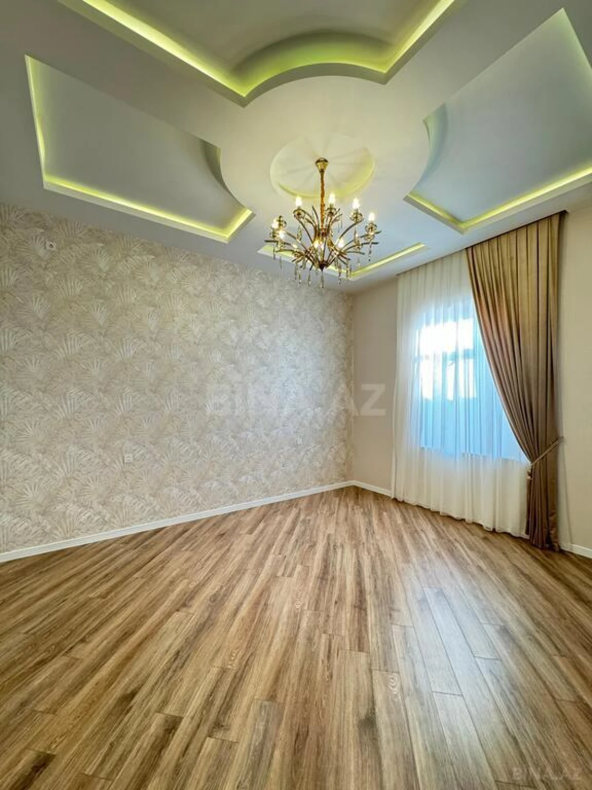 Satılır 5 otaqlı həyət evi 240 m²