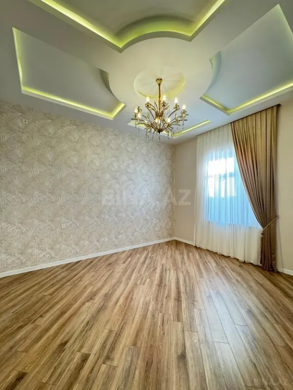 Satılır 5 otaqlı həyət evi 240 m²