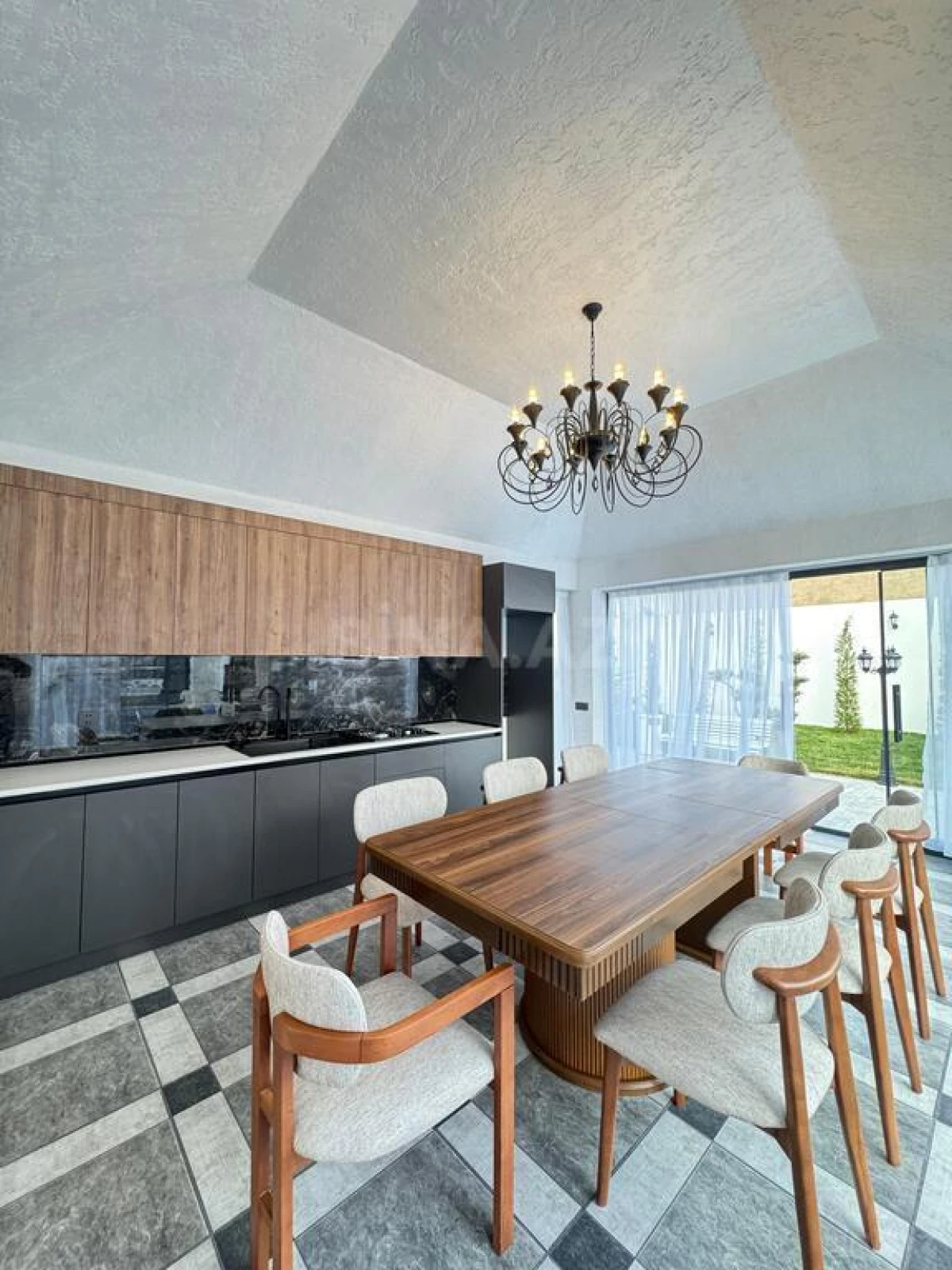 Satılır 5 otaqlı həyət evi 240 m²