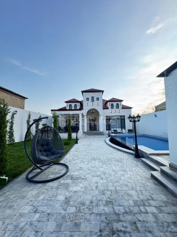 Satılır 5 otaqlı həyət evi 240 m²