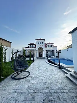 Satılır 5 otaqlı həyət evi 240 m²