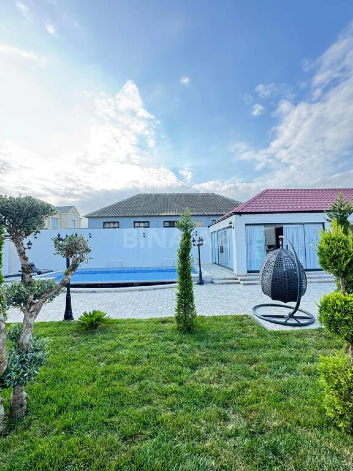 Satılır 5 otaqlı həyət evi 240 m²