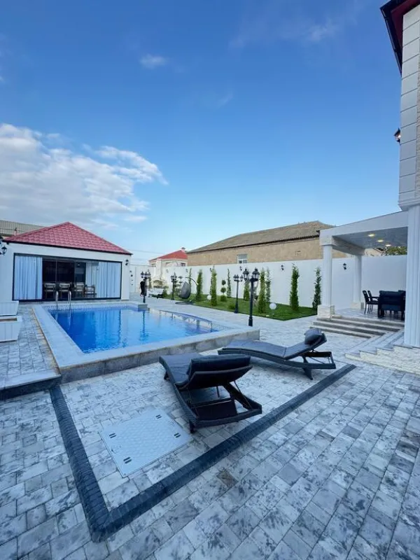 Satılır 5 otaqlı həyət evi 240 m²