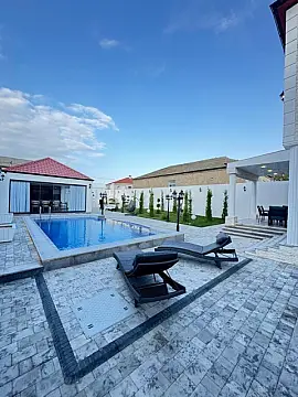 Satılır 5 otaqlı həyət evi 240 m²