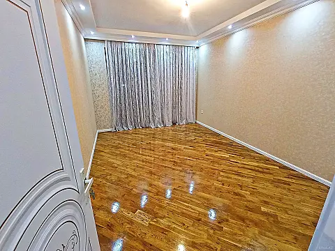 Satılır 4 otaqlı mənzil 180 m²