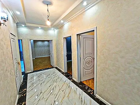 Satılır 4 otaqlı mənzil 180 m²