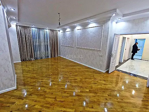 Satılır 4 otaqlı mənzil 180 m²