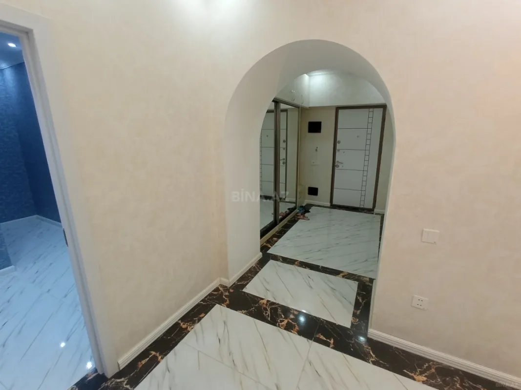 Satılır 4 otaqlı mənzil 180 m²