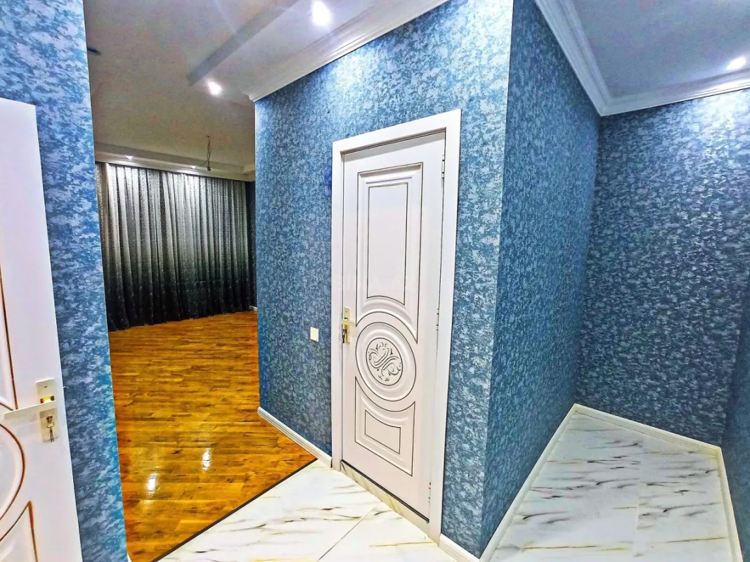 Satılır 4 otaqlı mənzil 180 m²