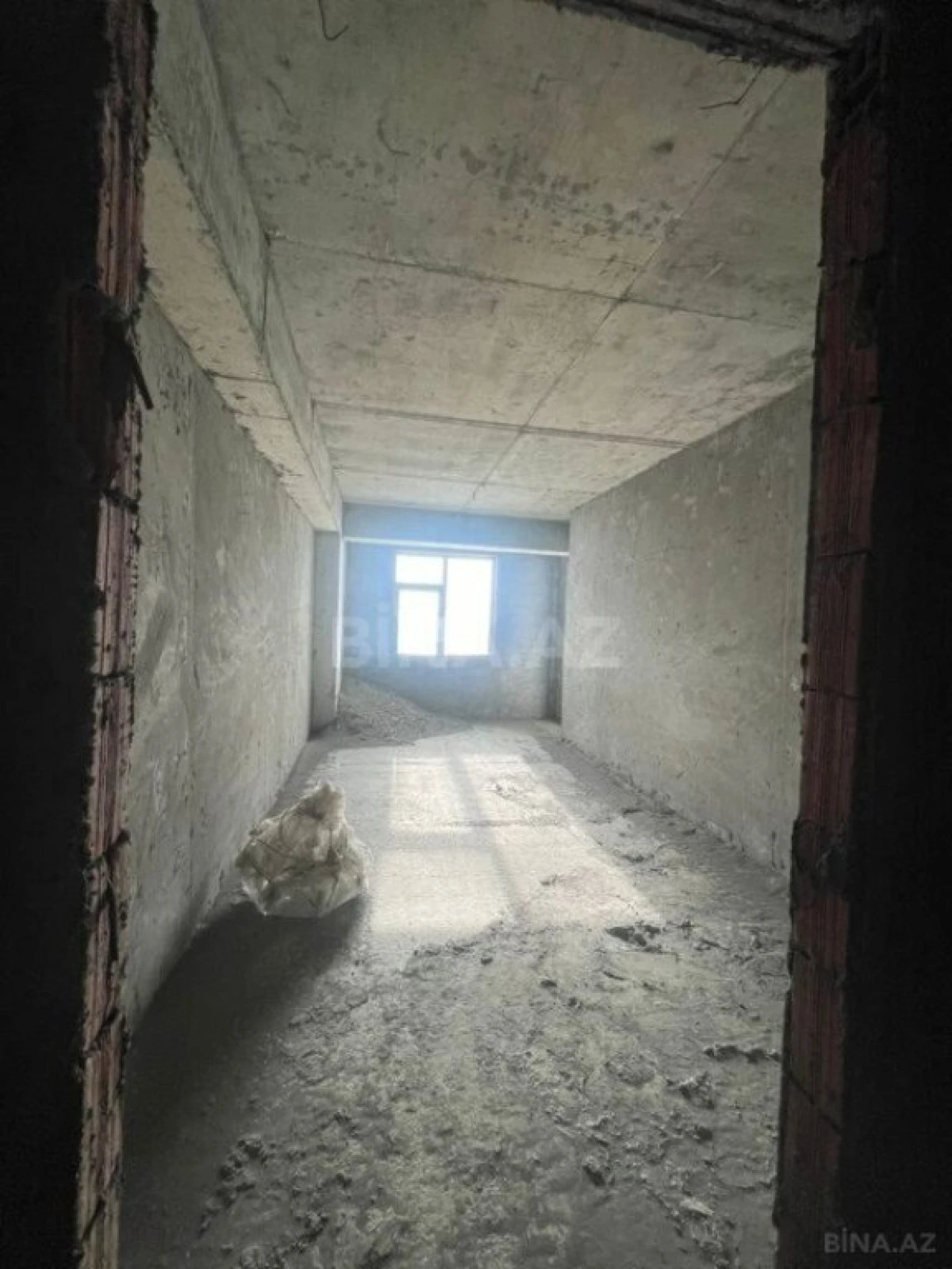 Satılır 4 otaqlı mənzil 155 m²