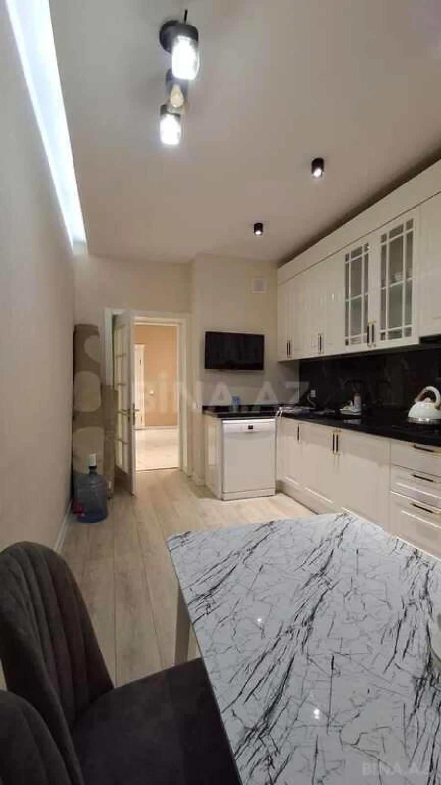 Satılır 3 otaqlı mənzil 125 m²