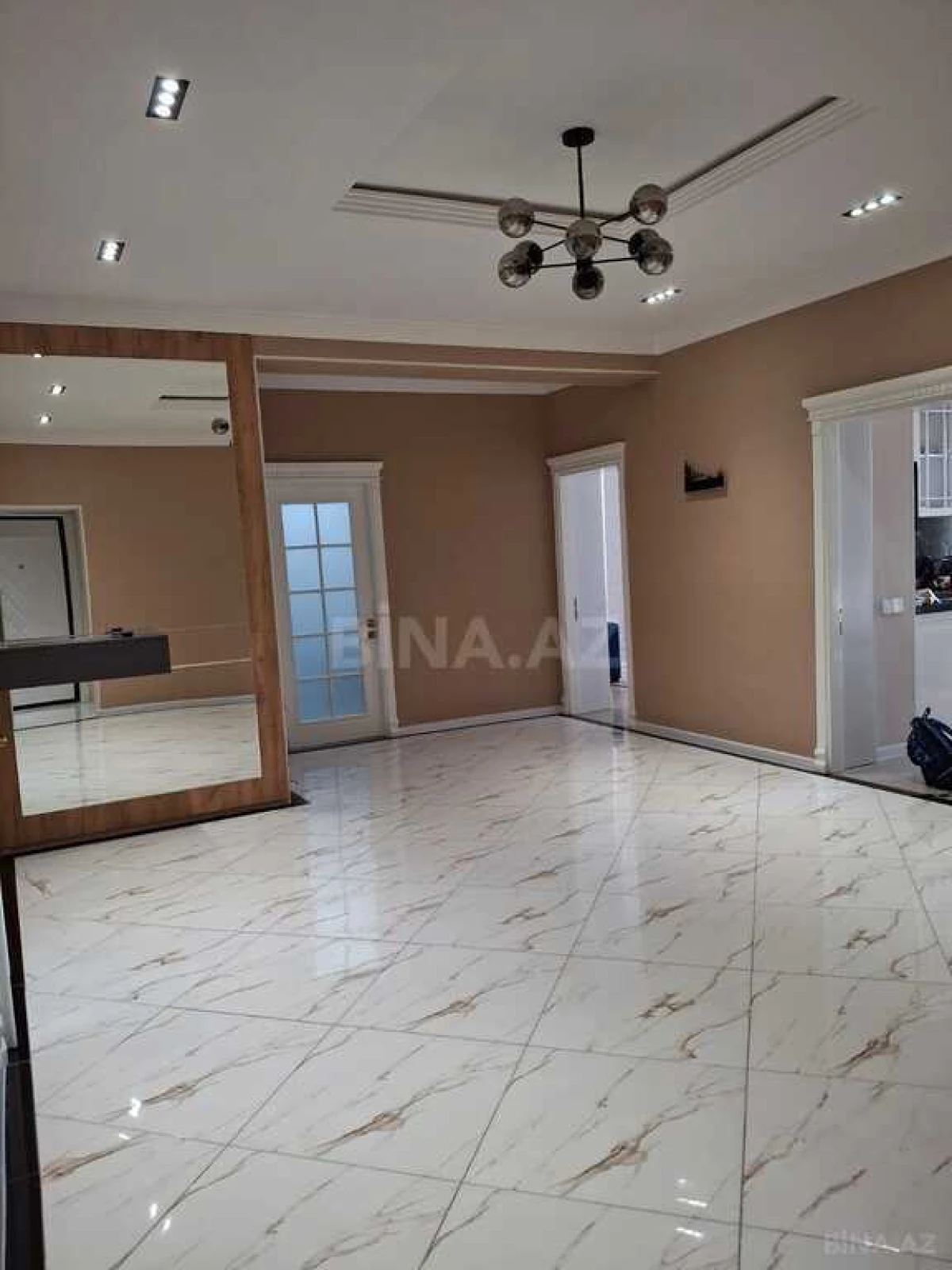 Satılır 3 otaqlı mənzil 125 m²