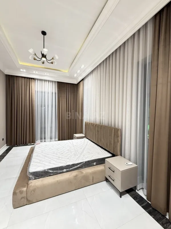 Satılır 9 otaqlı həyət evi 1000 m²