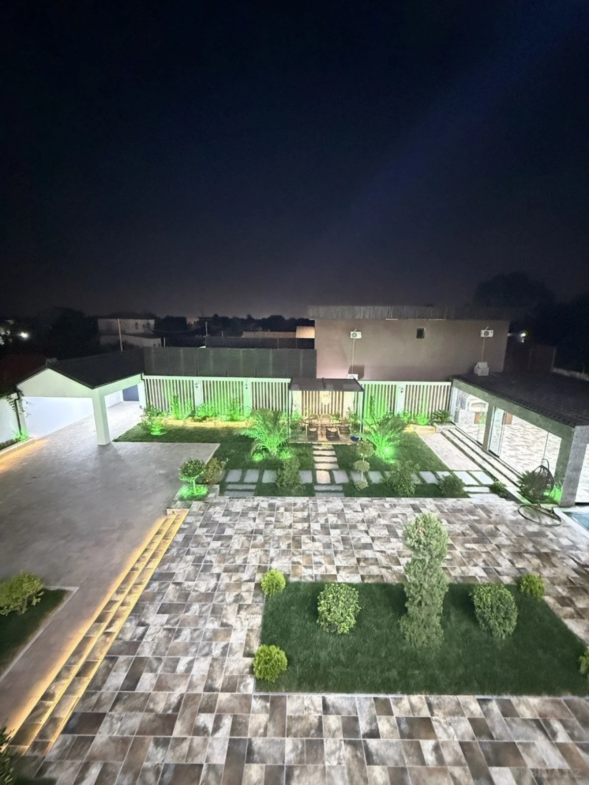 Satılır 9 otaqlı həyət evi 1000 m²