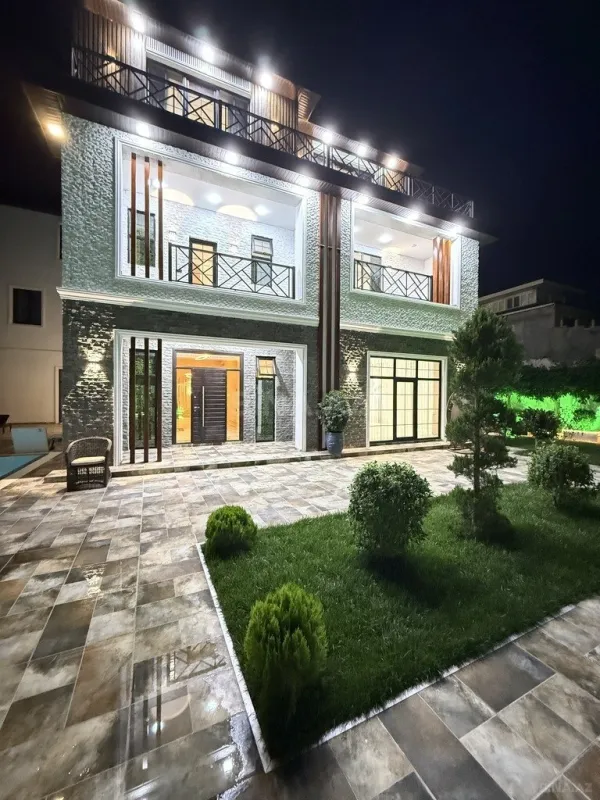 Satılır 9 otaqlı həyət evi 1000 m²