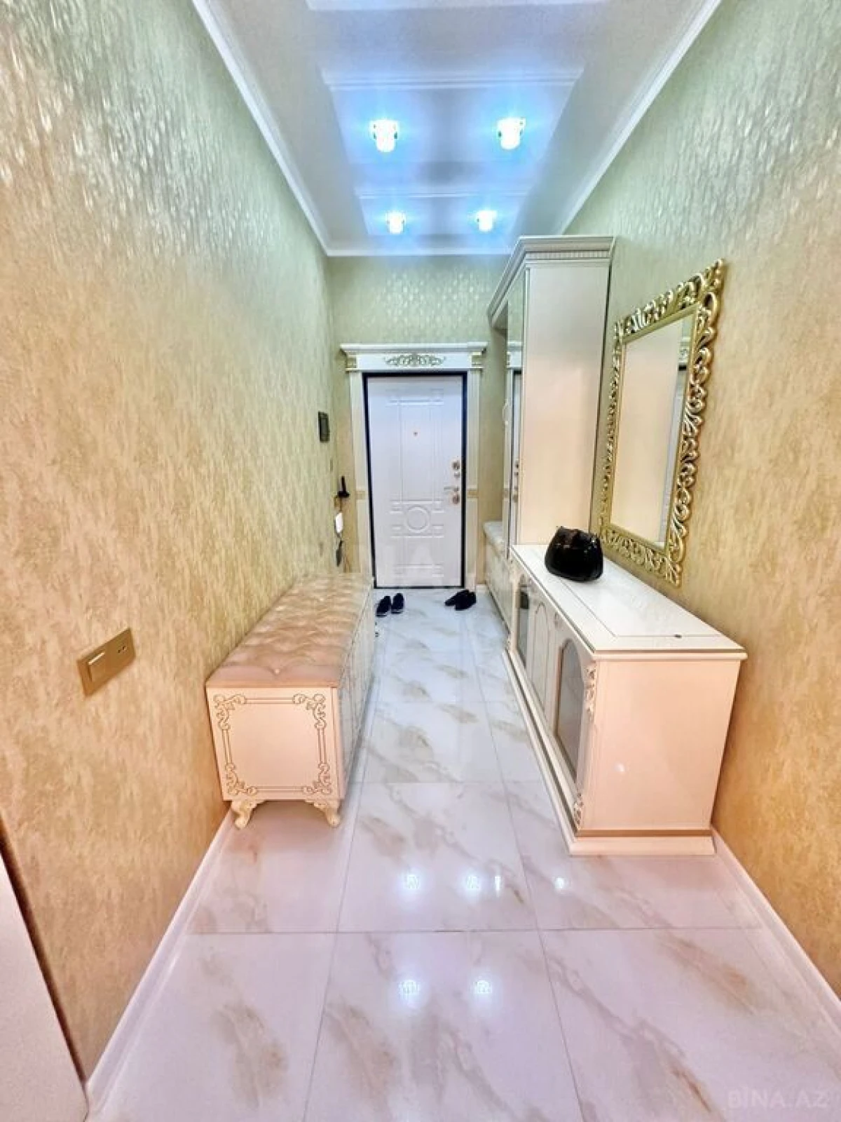 Satılır 3 otaqlı mənzil 142 m²