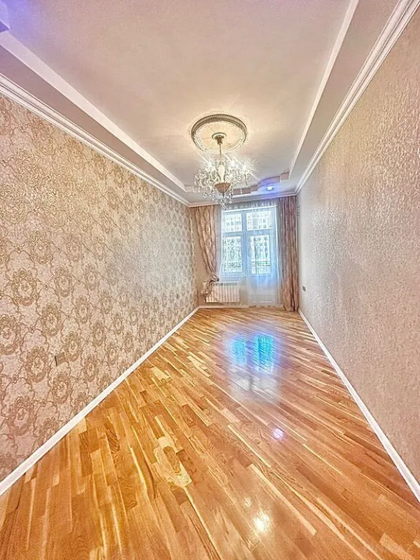 Satılır 3 otaqlı mənzil 142 m²