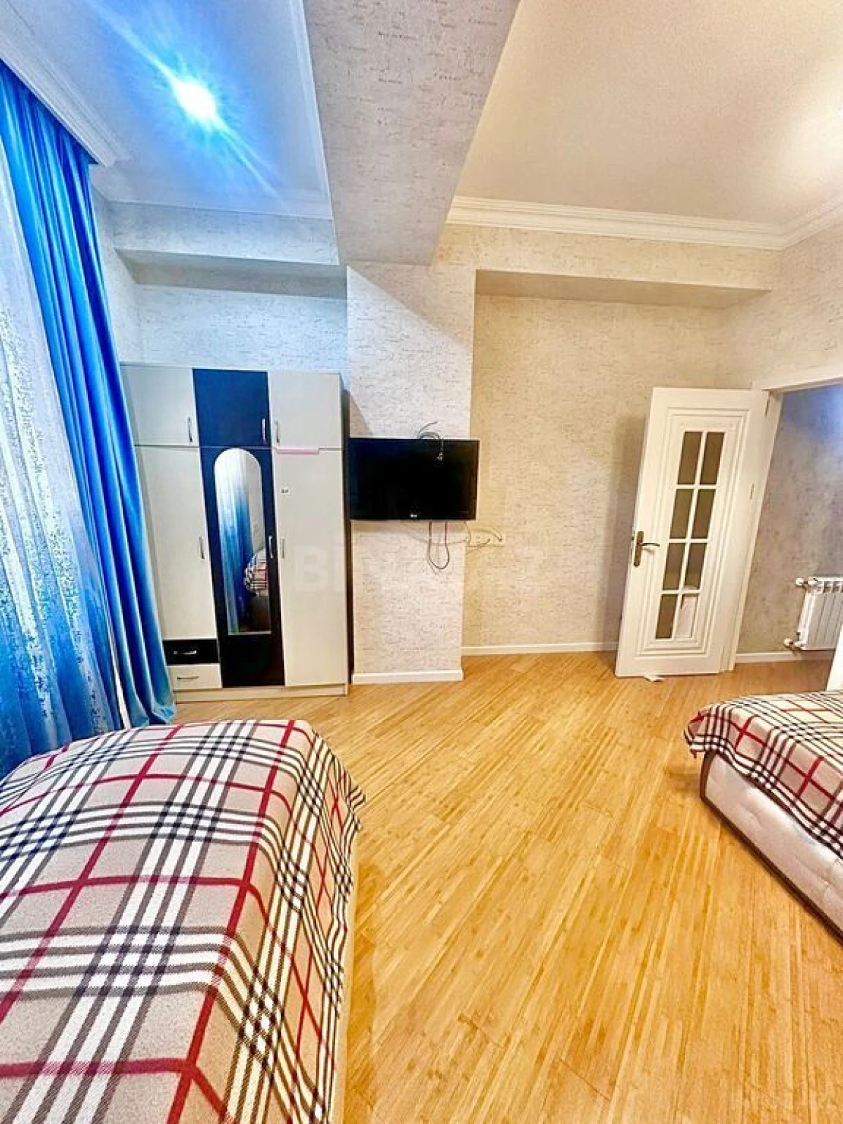 Satılır 3 otaqlı mənzil 142 m²