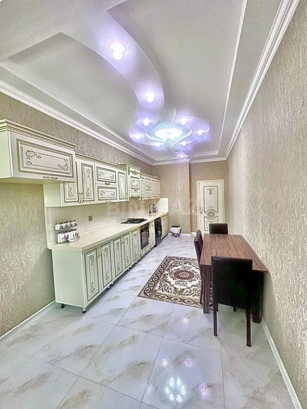 Satılır 3 otaqlı mənzil 142 m²