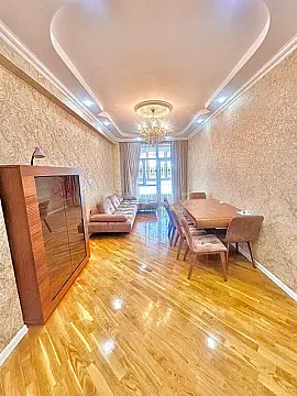 Satılır 3 otaqlı mənzil 142 m²