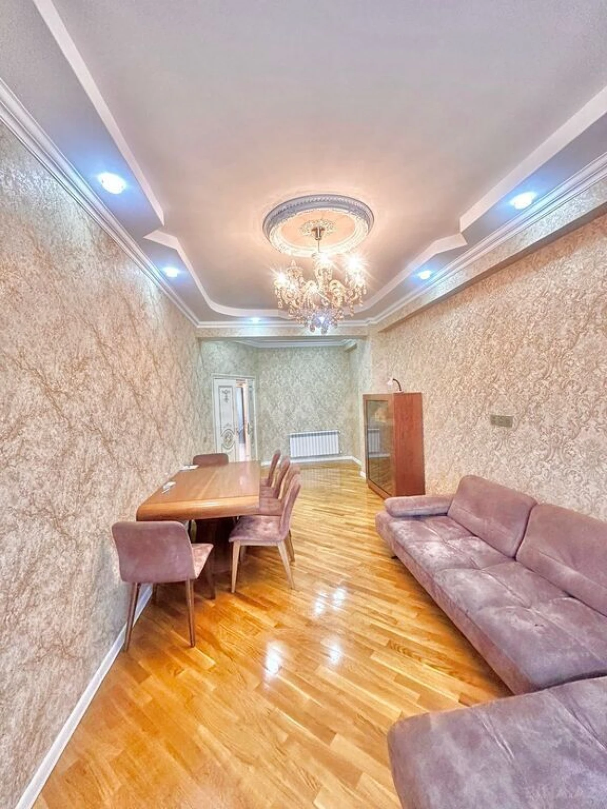Satılır 3 otaqlı mənzil 142 m²