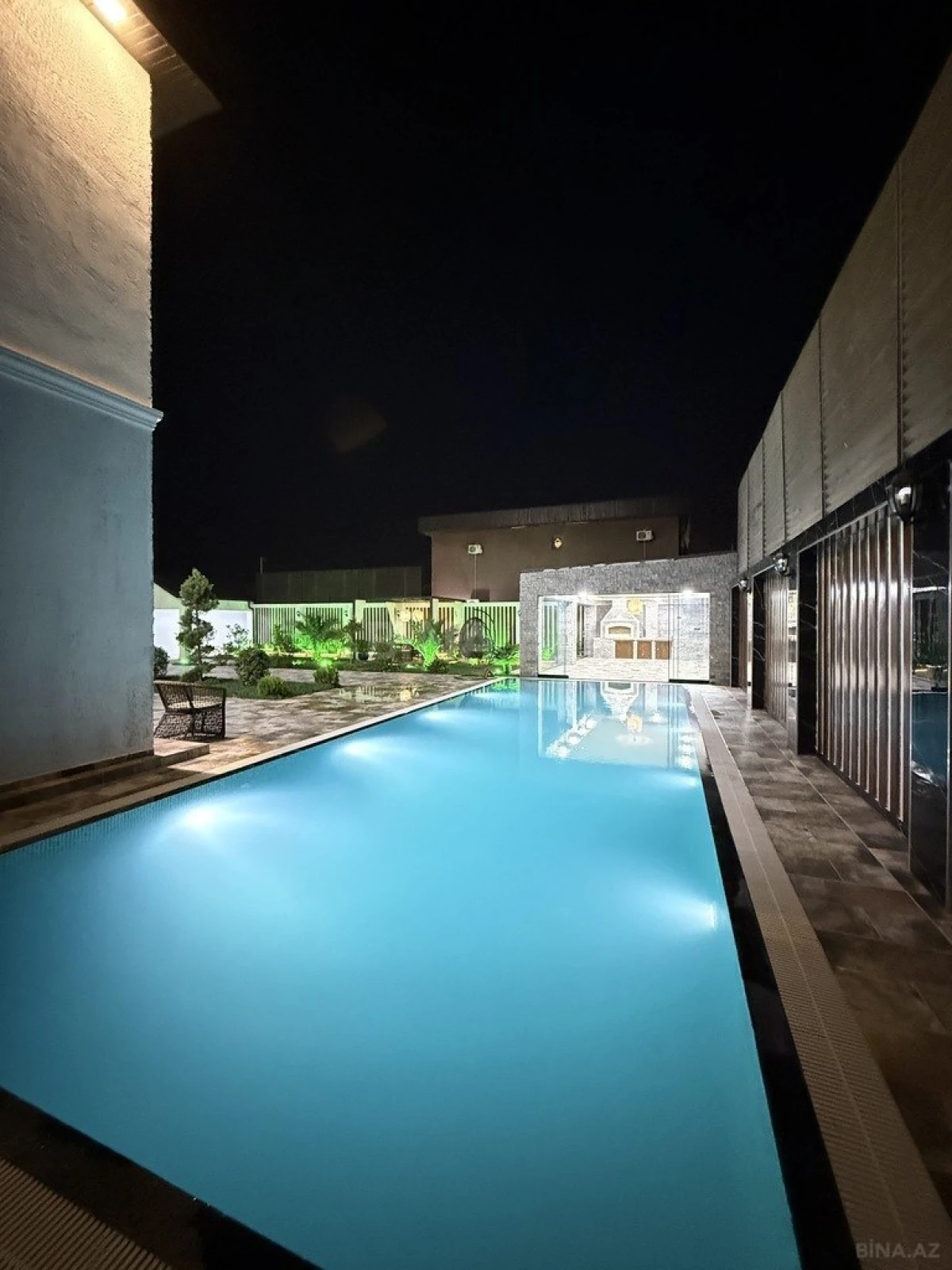 Satılır 9 otaqlı həyət evi 1000 m²