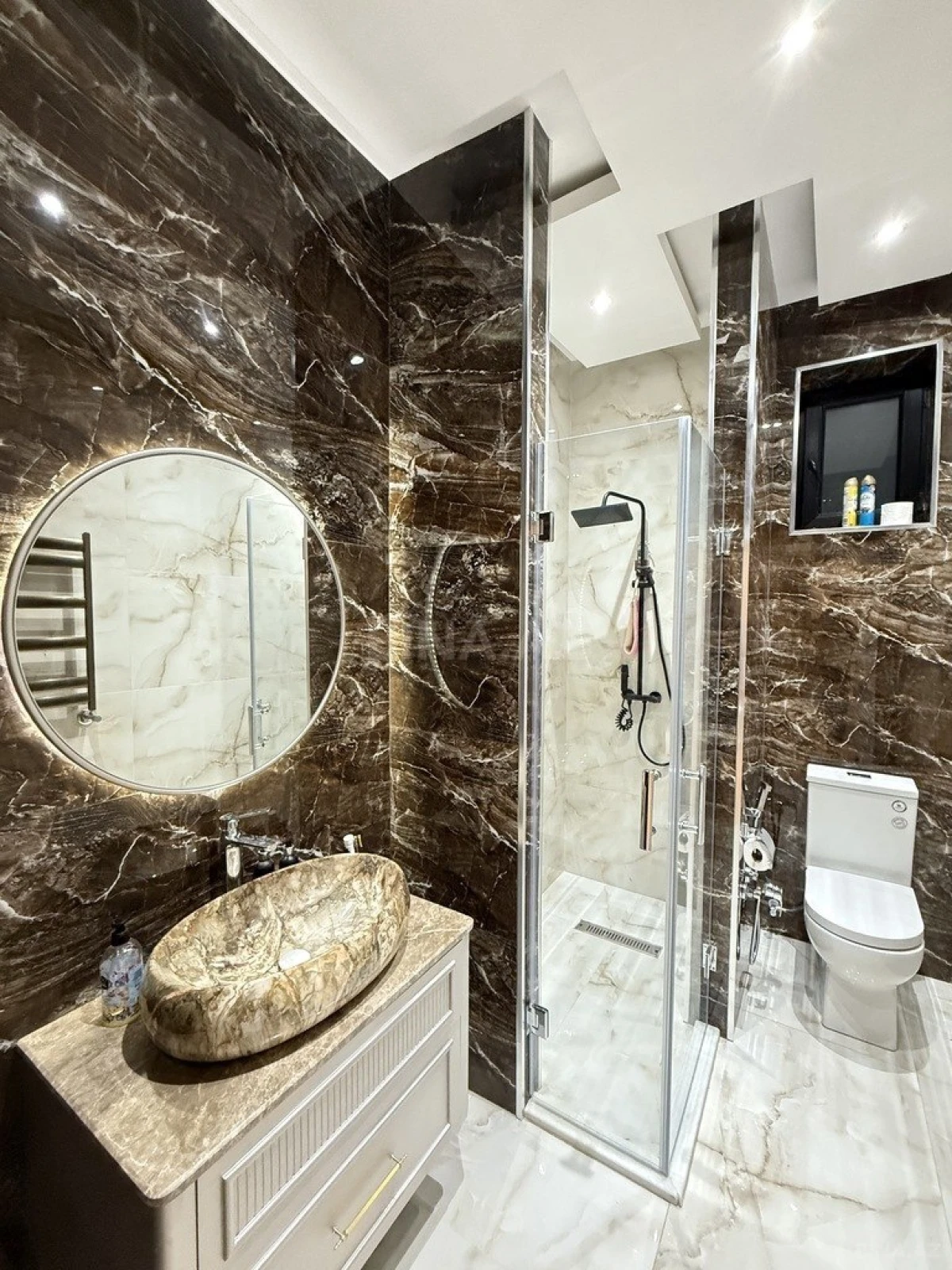 Satılır 9 otaqlı həyət evi 1000 m²