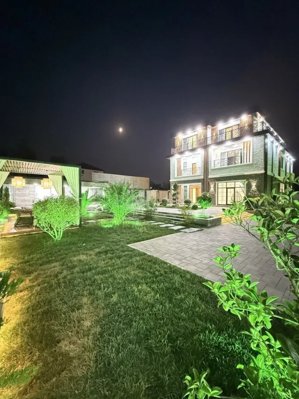 Satılır 9 otaqlı həyət evi 1000 m²
