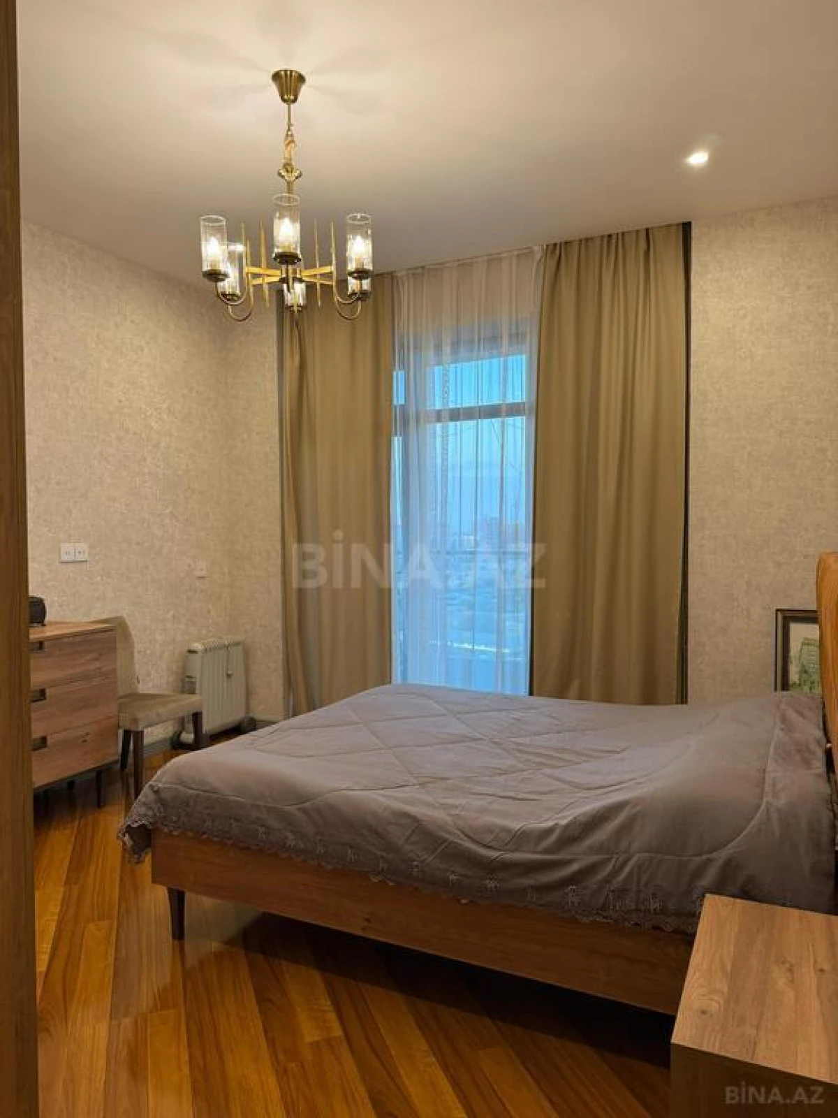 Satılır 3 otaqlı mənzil 98 m²
