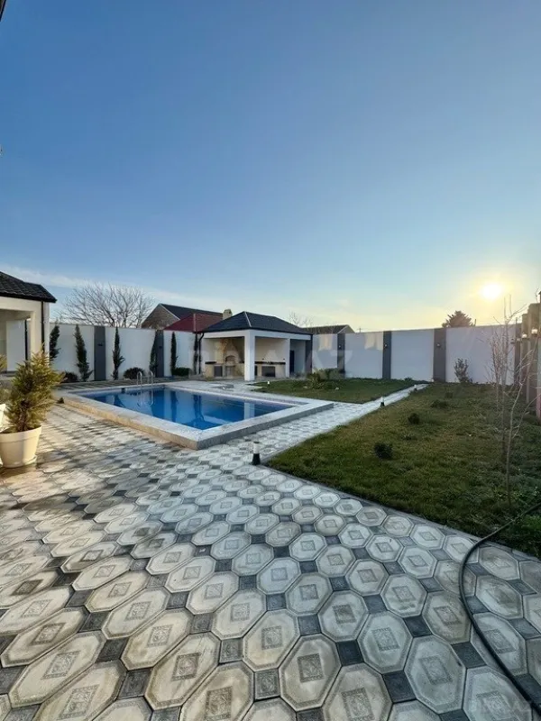 Satılır 6 otaqlı həyət evi 215 m²