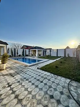 Satılır 6 otaqlı həyət evi 215 m²