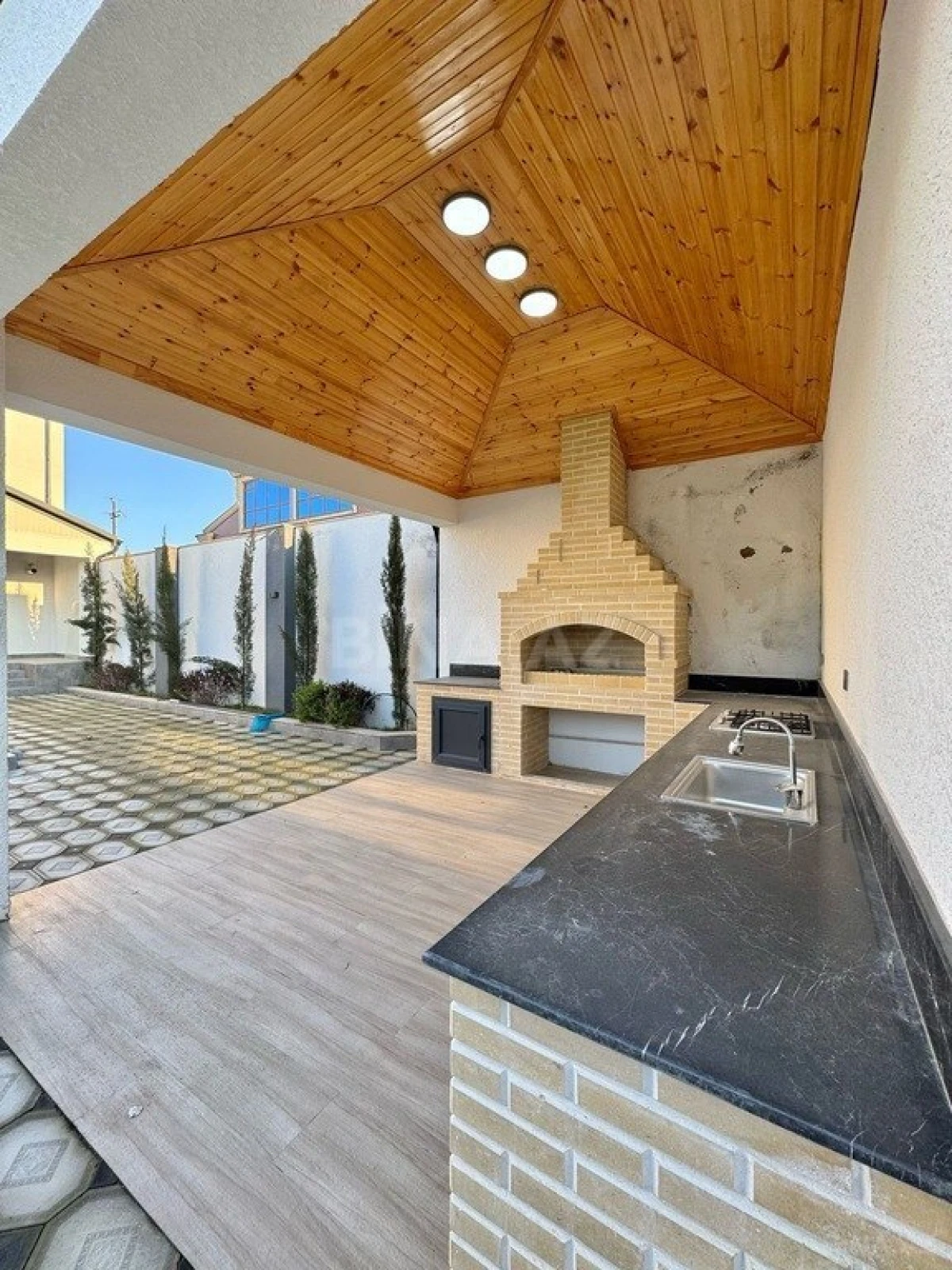 Satılır 6 otaqlı həyət evi 215 m²