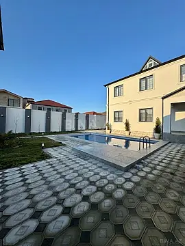 Satılır 6 otaqlı həyət evi 215 m²