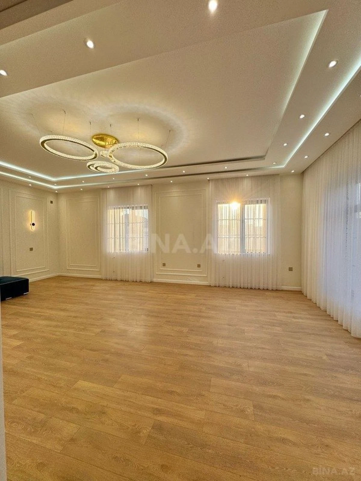 Satılır 6 otaqlı həyət evi 215 m²