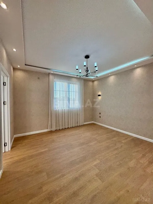 Satılır 6 otaqlı həyət evi 215 m²