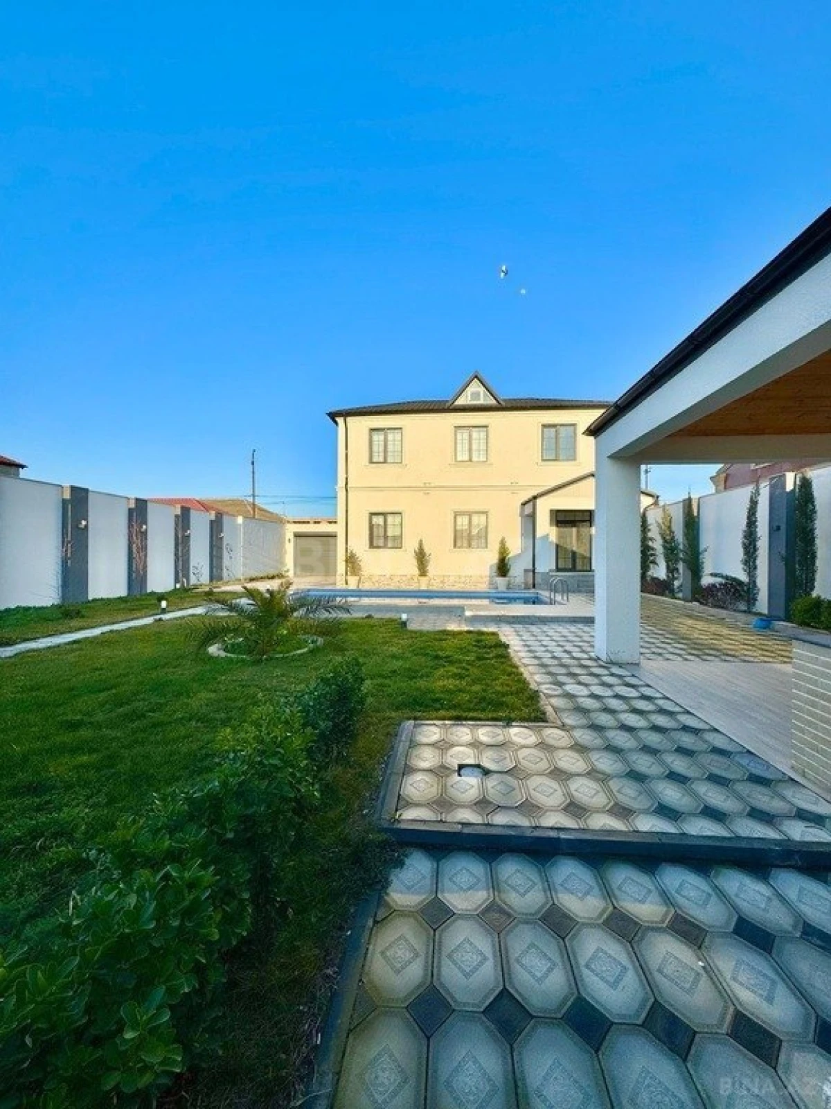 Satılır 6 otaqlı həyət evi 215 m²